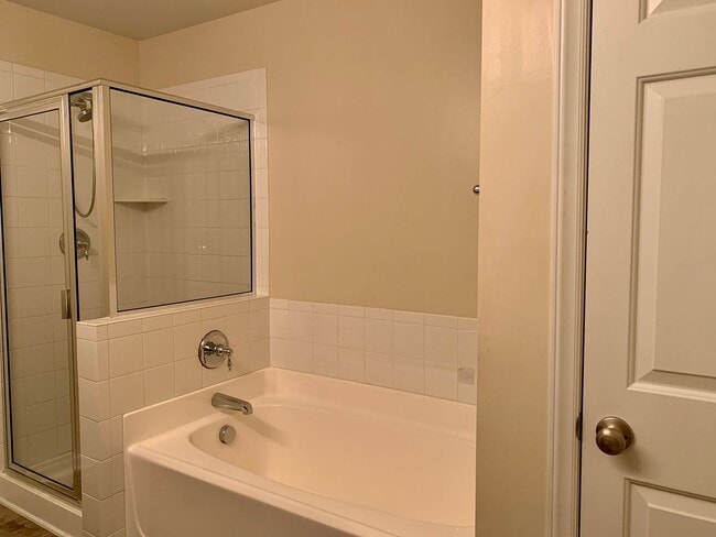 Building Photo - RENT READY Townhome Convenient to I440 & I...