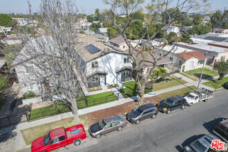 Building Photo - 737 E 82nd St