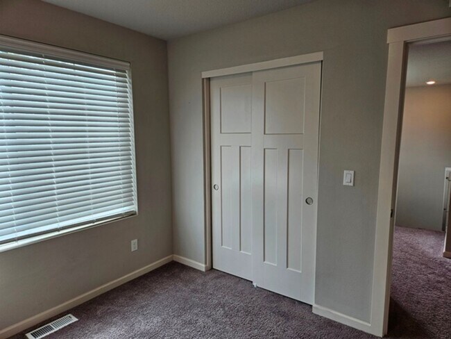 Building Photo - 5Bd/3Ba Two Story House - For viewing!