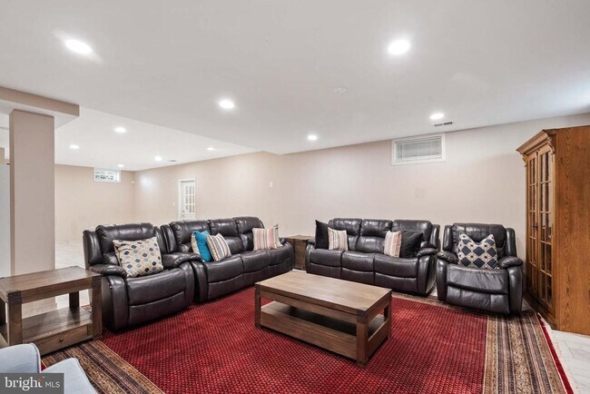 Building Photo - 2393 Watters Glen Ct