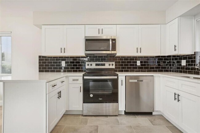 Building Photo - 1052 Manchester Cir
