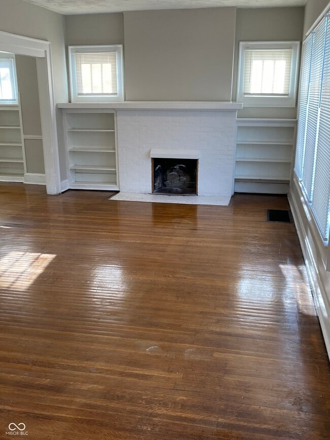 Building Photo - 4025 N Kenwood Ave