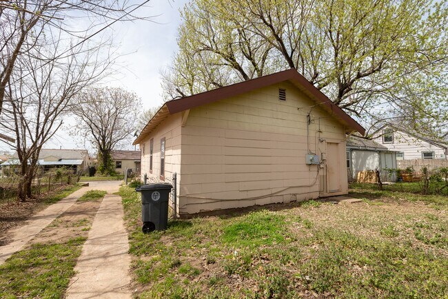 Building Photo - SECTION 8 WELCOME - NEWLY RESTORED - 2 BEDROOM - HARDWOOD FLOORS
