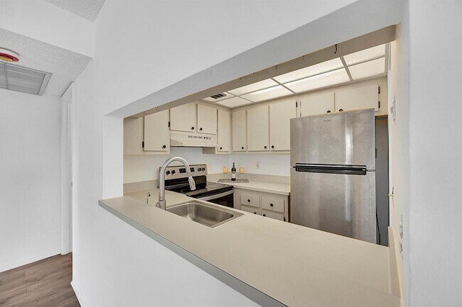 Building Photo - 7226 Golf Colony Ct