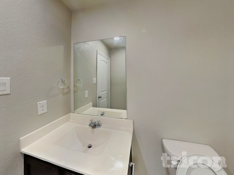 Building Photo - 125 Moonrise Dr
