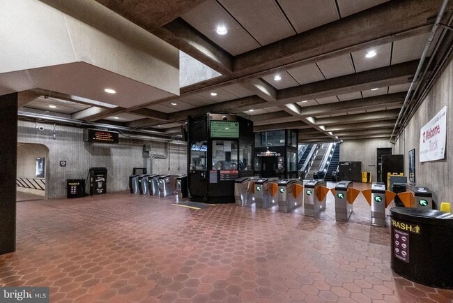 Building Photo - 16560 Crabbs Branch Way