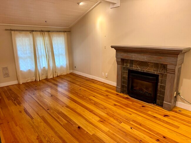 Building Photo - 511 Liberty St