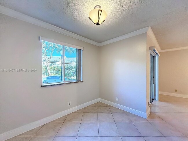 Building Photo - 9877 Westview Dr