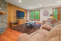 Building Photo - 15 Hemlock Dr