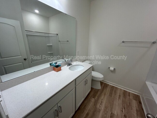 Building Photo - 403 St Clair Dr