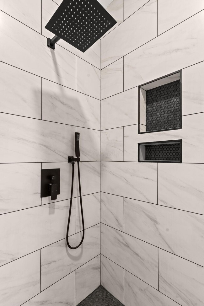 Building Photo - 640 Neil Ave