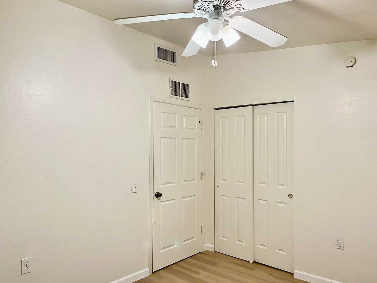 Building Photo - 4454 E 3rd St