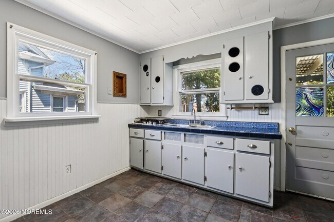 Building Photo - 15 Woolley Ave