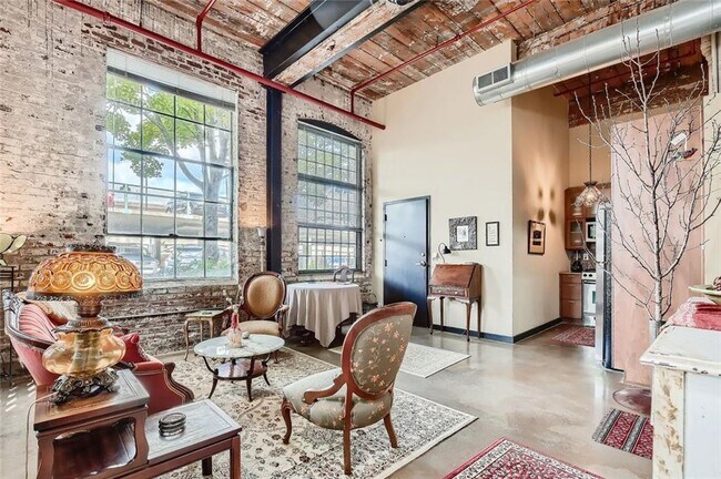 Building Photo - 170 Boulevard SE