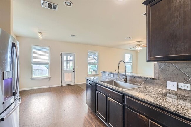 Building Photo - 112 Sabine River Dr