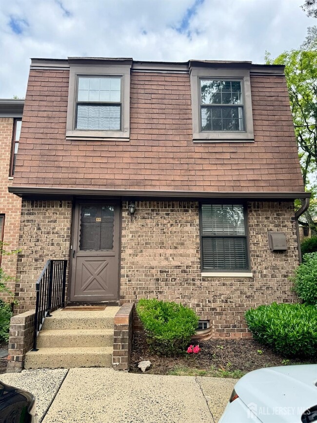Building Photo - 323 Gill Ln