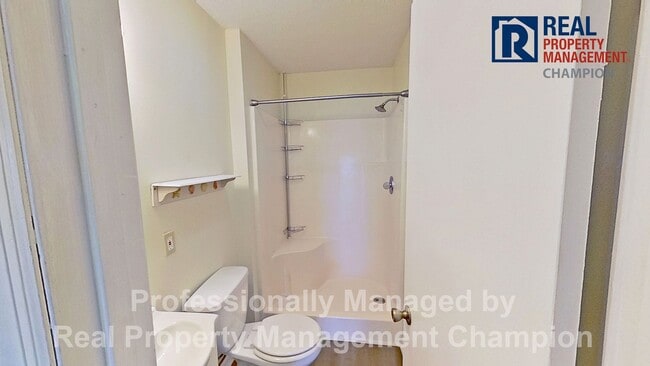 Building Photo - Charming Water Front Home with Private Dock