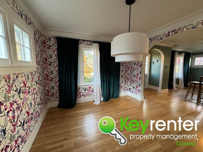 Building Photo - One of a Kind Multi-level Home in North Ta...