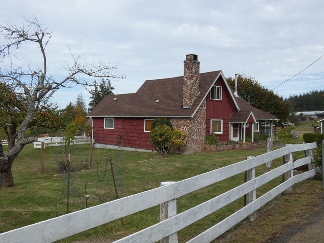Building Photo - **Country Living **
