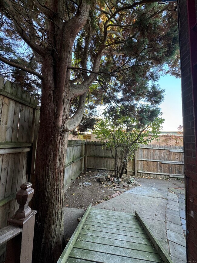 Building Photo - 277 Portsea St