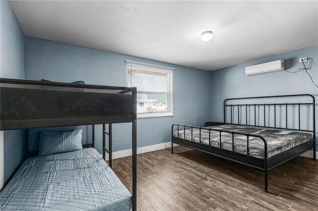 Building Photo - 135 Delmar Ave