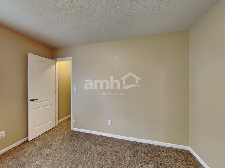 Building Photo - 1460 Persimmon Cir