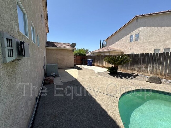 Building Photo - 938 W Encore Dr