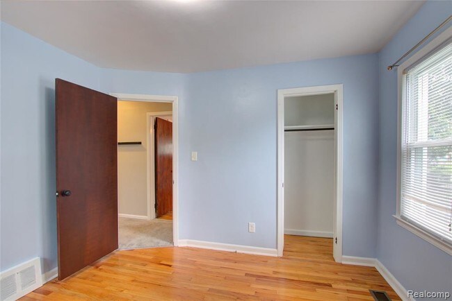 Building Photo - 249 S Chocolay Ave