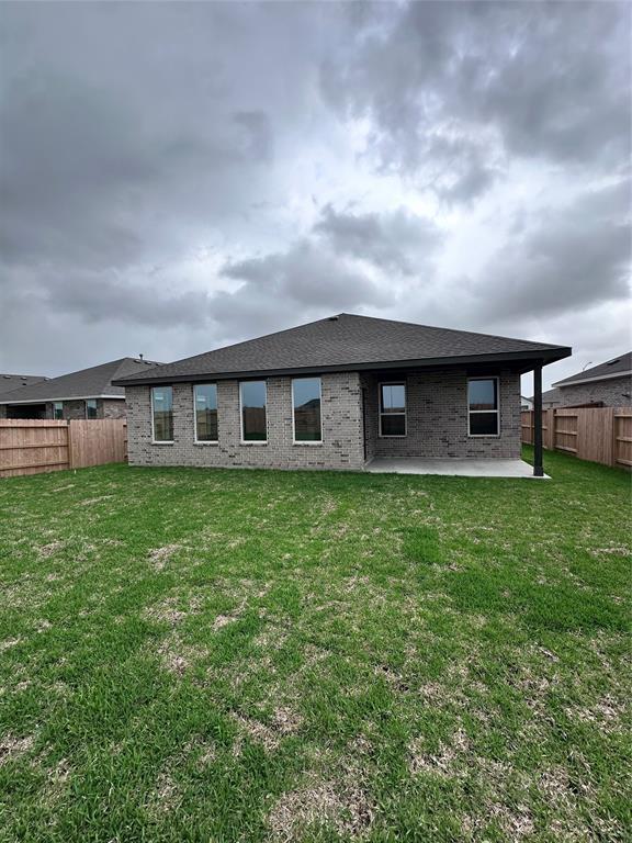 Building Photo - 810 Heaven Dr