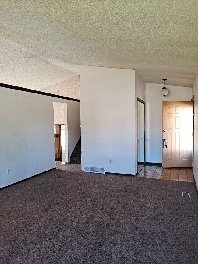 Building Photo - 2 Carefree Ln