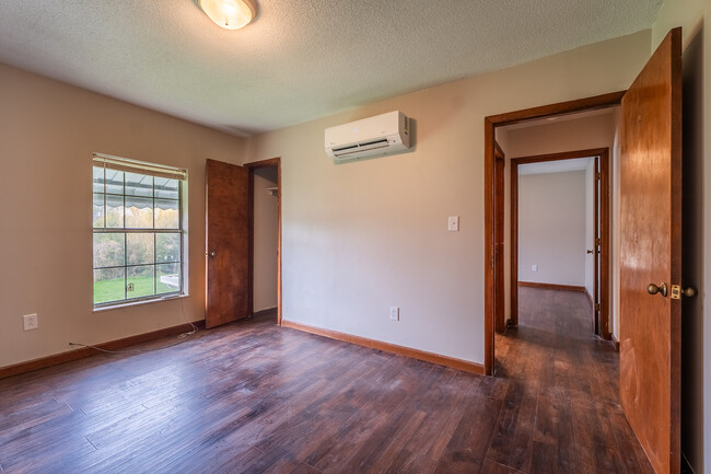 Building Photo - 224 N Vance Dr
