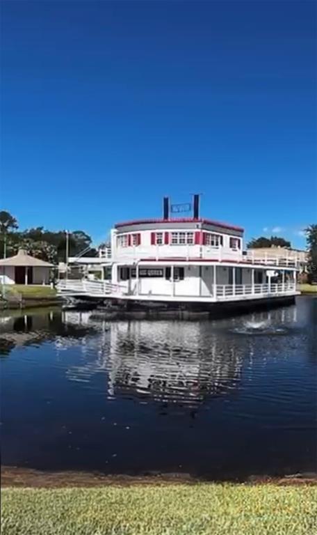 Building Photo - 5930 Village Cir N