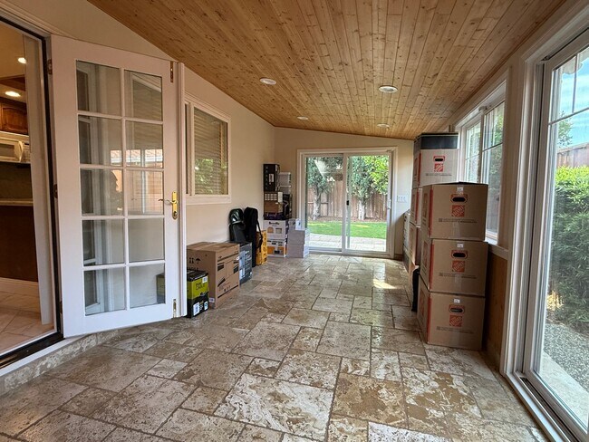 Building Photo - Spacious South San Jose Home with 3 Bedroo...