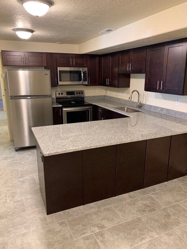 Building Photo - 123 W 7500 S