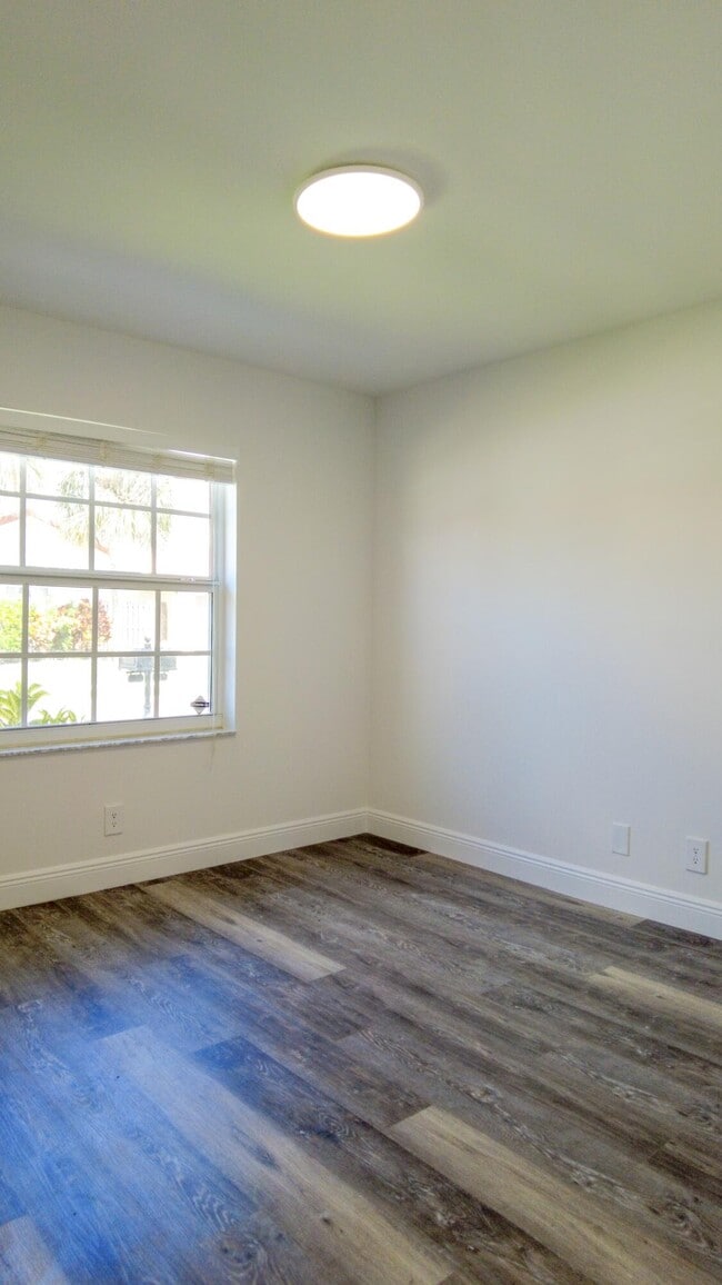 Building Photo - 10651 Buttonwood Lake Dr