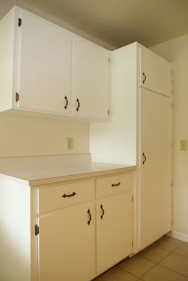 Building Photo - Clean, Bright & Move-In Ready! 3-Bedroom H...