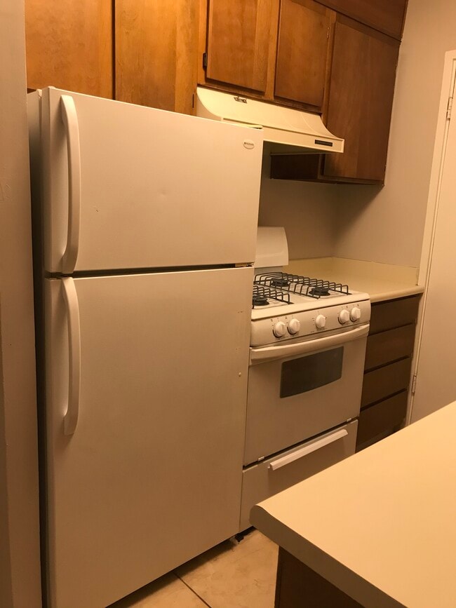 Building Photo - 2873 S King St