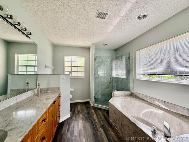Building Photo - 5707 Silver Oak Dr