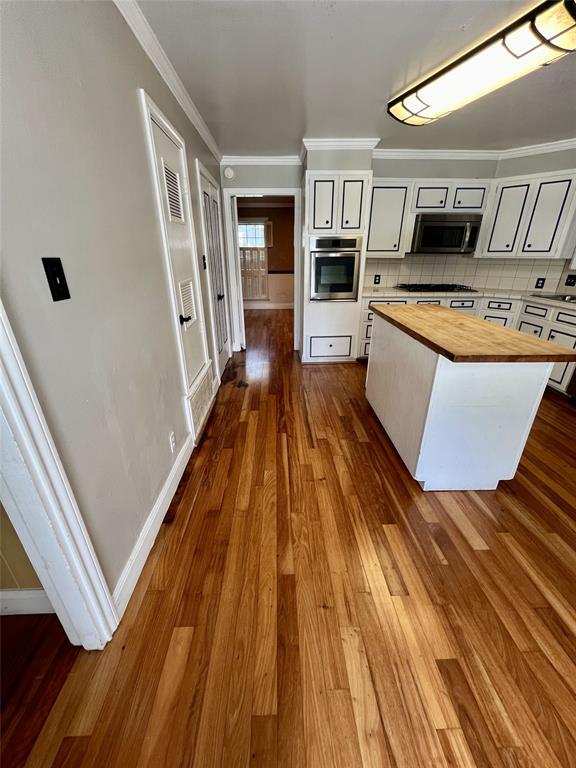 Building Photo - 7211 Mesa Dr