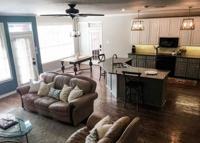 Building Photo - Mill Creek Executive Home Overlooking Golf Course at 17th Tee