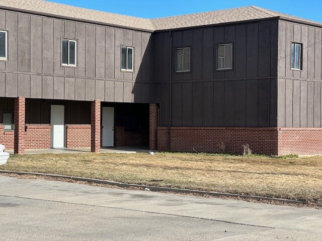 Building Photo - 842 E Yellowstone Hwy