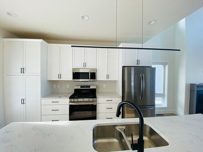 Building Photo - 4216 CYPRESS Pl
