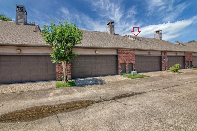 Building Photo - 7447 Cambridge St