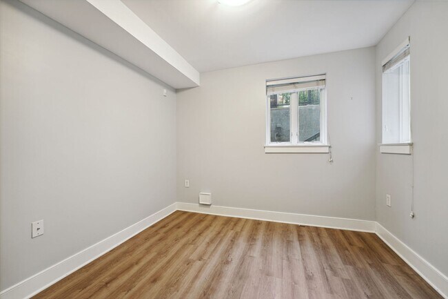 Building Photo - Available Now! 1 Bedroom + Den In Adams Morgan/ Dupont/ U Street