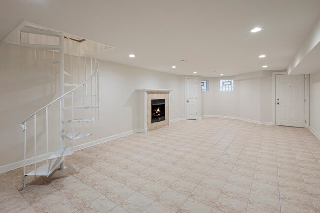 Building Photo - 6505 S Woodlawn Ave