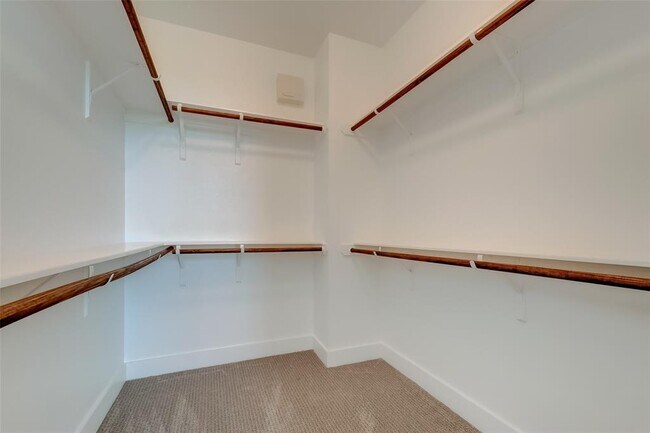 Building Photo - 1844 Parana Dr