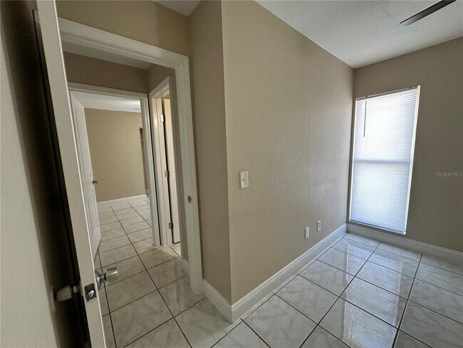 Building Photo - 27 W Country Cove Way