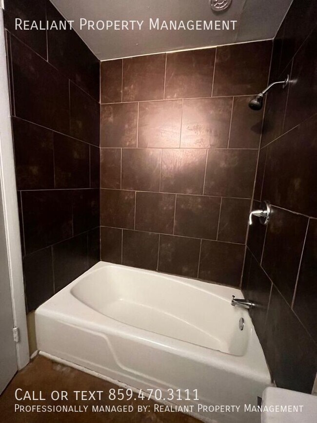 Building Photo - 468 N. Limestone-10