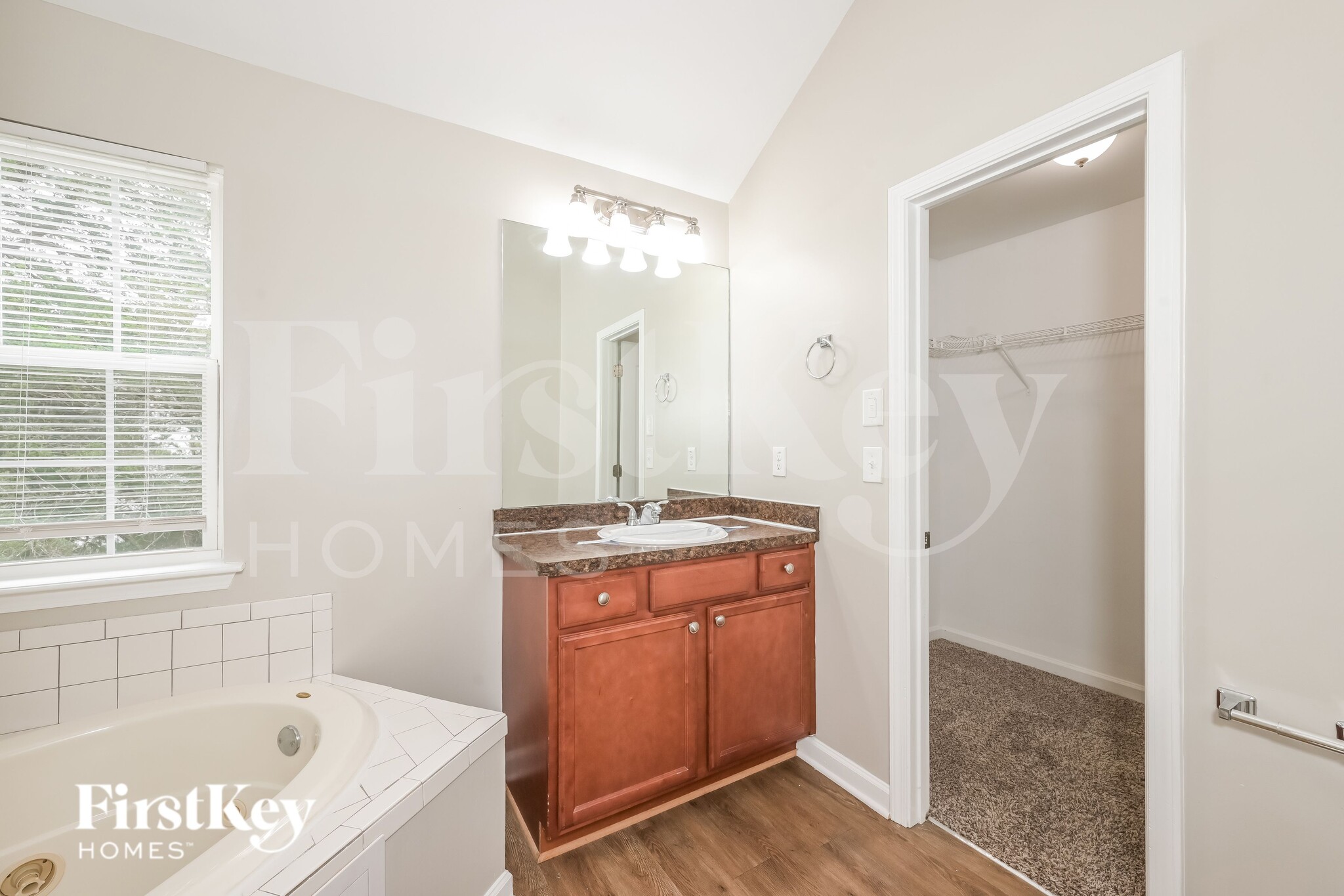 Building Photo - 52 Hamilton Dr