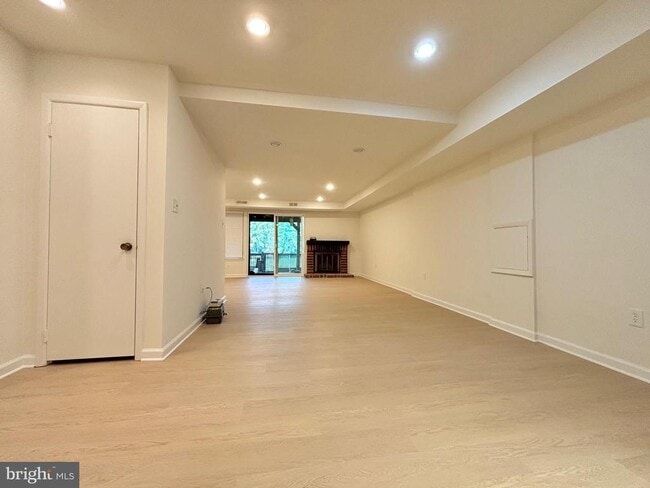 Building Photo - 20207 Laurel Hill Way